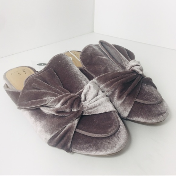 NWT Velvet Mules with ruffle bow knot detail - Picture 4 of 8